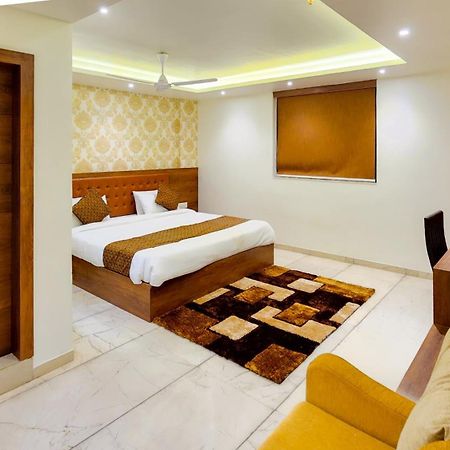 Hotel Nova Pride Rajkot Buitenkant foto