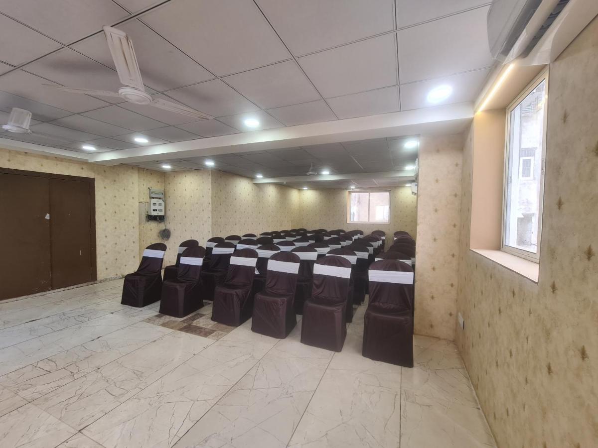 Hotel Nova Pride Rajkot Buitenkant foto