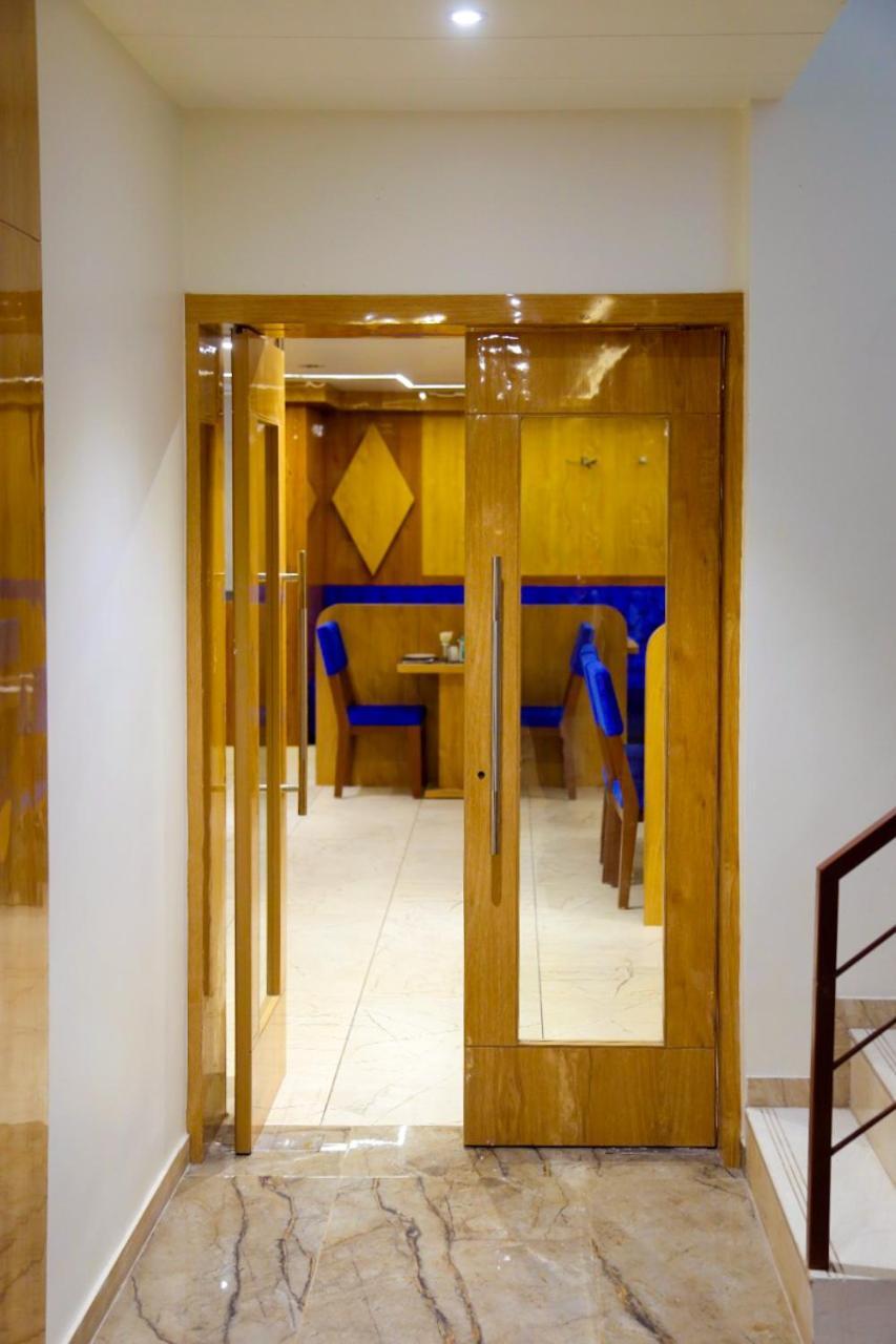 Hotel Nova Pride Rajkot Buitenkant foto