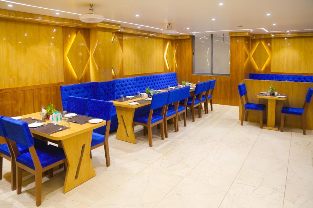 Hotel Nova Pride Rajkot Buitenkant foto