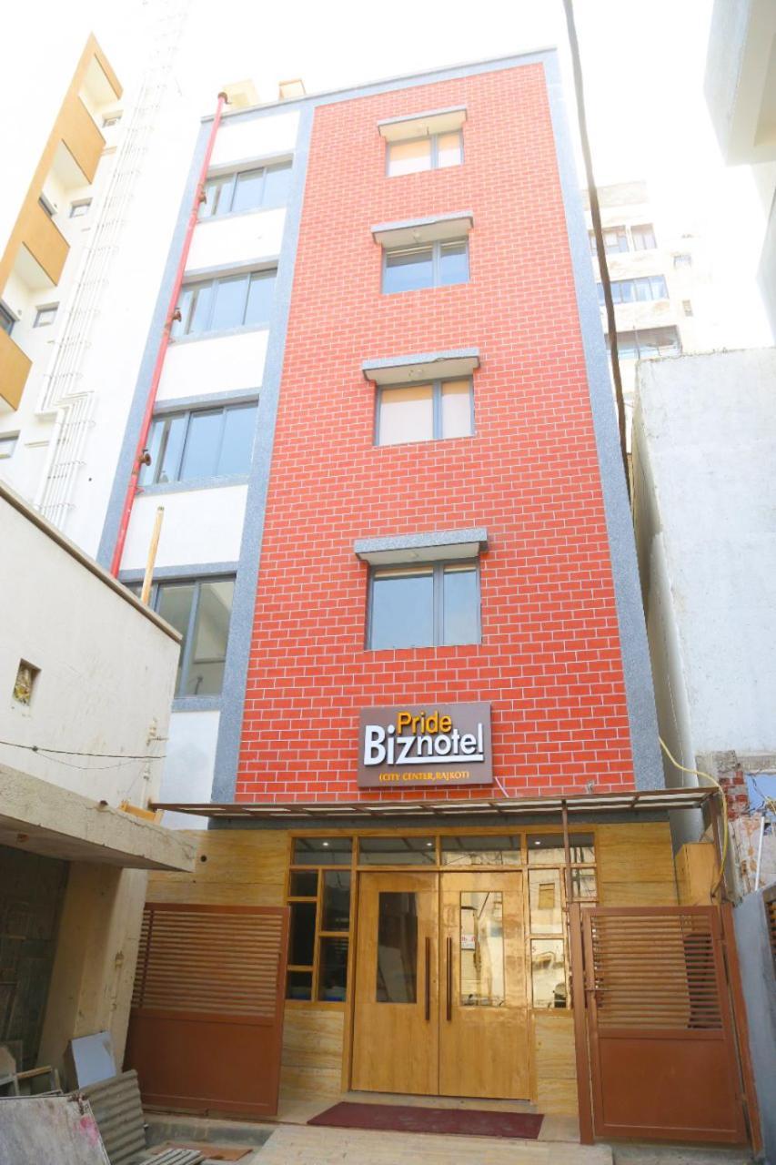 Hotel Nova Pride Rajkot Buitenkant foto