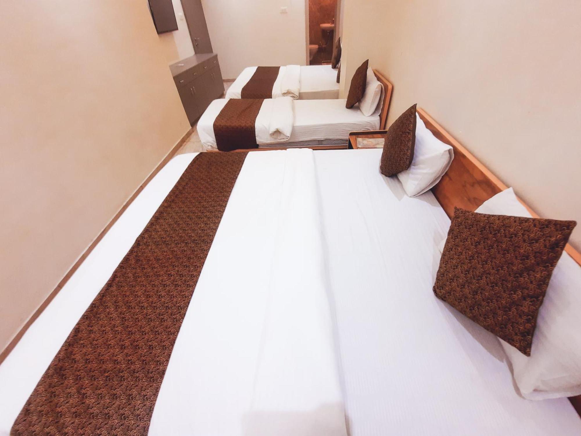 Hotel Nova Pride Rajkot Buitenkant foto