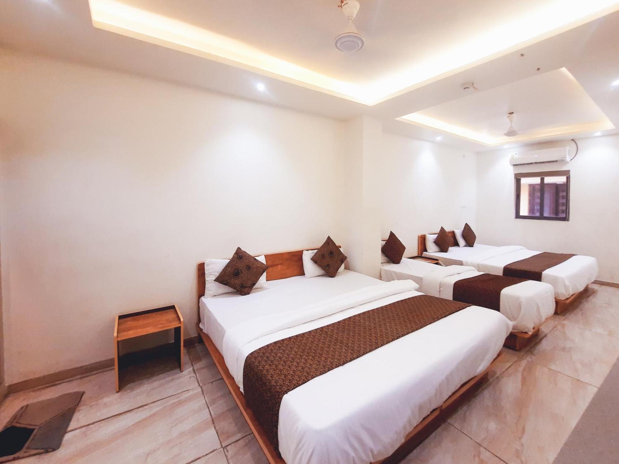 Hotel Nova Pride Rajkot Buitenkant foto